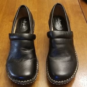 $5 ITEM. Black Leather Softspots Shoes. MUST BUNDLE WITH OTHER ITEMS